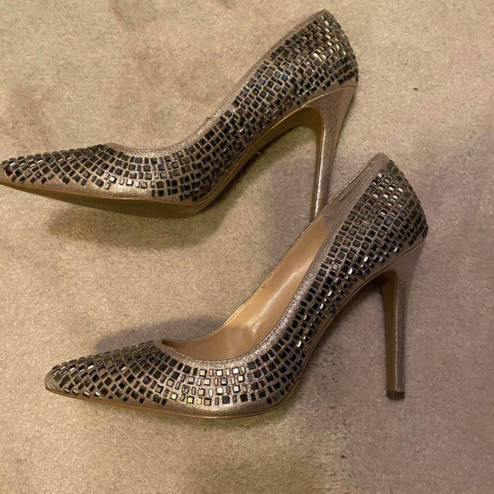 Variety of size 8 pumps.